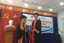 Cụ ông 70 tuổi nhận bằng đại học loại giỏi dự định sẽ học lên thạc sĩ