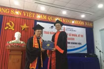 Cụ ông 70 tuổi nhận bằng đại học loại giỏi dự định sẽ học lên thạc sĩ