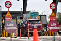 Tài xế bỡ ngỡ khi BOT xa lộ Hà Nội thu phí thử nghiệm