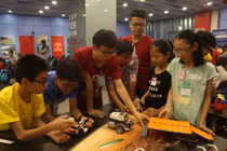 Trại hè lắp ráp và lập trình robot cho học sinh