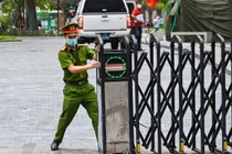 Chung cư 8X Đầm Sen bị phong tỏa do có nhiều ca nghi mắc Covid-19