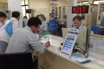 Hoạt động tại bộ phận tiếp nhận và trả kết quả thuộc UBND quận 10, TPHCM.