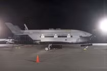 Tàu con thoi siêu bí mật X-37B Mỹ bị phát hiện và chụp ảnh