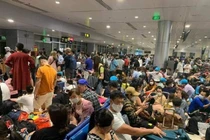 Sân bay Tân Sơn Nhất bị ùn ứ do chuyến bay bị delay tối 3/6.