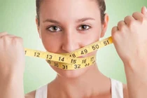 Nhịn ăn giảm cân gây rụng tóc