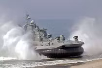 Video tàu đổ bộ đệm khí Zubr hạm đội Baltic huấn luyện đổ bộ đường biển