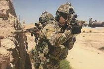 Video Đặc nhiệm Nga huấn luyện chiến đấu trên sa mạc với phương tiện cơ động mới