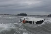 Thêm 2 thi thể trong vụ lật ca nô ở biển Cửa Đại được tìm thấy