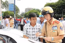 Mức xử phạt lỗi không mang giấy đăng ký xe khi tham gia giao thông là bao nhiêu?