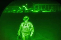 Washington kết thúc cuộc di tản, bỏ lại gần 200 người Mỹ và hàng nghìn cộng tác viên người Afghanistan