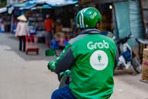 Giá cước vận chuyển ở TPHCM tăng đột biến, giao cái bánh hết 250.000 đồng