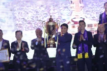 Hà Nội FC dành tặng chức vô địch cho người hâm mộ, đón nhận huân chương lao động hạng Ba
