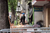 Cháy lớn cửa hàng trên đường La Thành, nhiều người nhảy xuống thoát thân