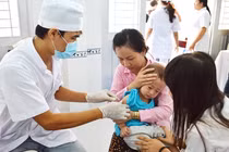 Hà Nội vẫn tiêm chủng đúng lịch trong Tết Nguyên đán