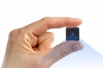 Nam sinh đặt máy quay lén giáo viên trong nhà vệ sinh 