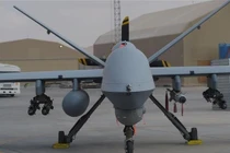 Mỹ không kích tiêu diệt chỉ huy phiến quân, Taliban tấn công đoàn xe quân sự NATO