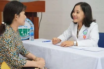 TPHCM: Thầy cô giáo được khám da miễn phí