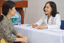 TPHCM: Thầy cô giáo được khám da miễn phí