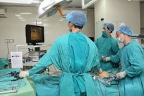 Cắt u nang buồng trứng xoắn cứu thai 17 tuần