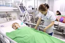 Suýt mất mạng vì rắn cắn