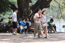 Việt Nam chưa nên coi Covid là bệnh thông thường và bỏ 5K