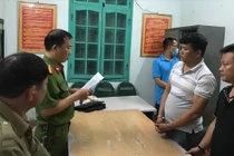 Cơ quan Cảnh sát điều tra Công an tỉnh Thái Bình thi hành Lệnh bắt bị can để tạm giam đối với Cường "Quắt". Ảnh: Công an tỉnh Thái Bình.