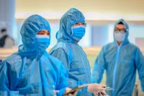 Bộ Y tế chỉ đạo: Tăng cường giám sát người nhập cảnh, giải trình tự gen phát hiện kịp thời biến chủng Omicron