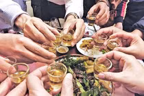 Gút cấp do ăn nhậu nhiều