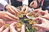 Gút cấp do ăn nhậu nhiều