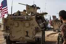 Người dân Syria ngăn chặn đoàn tuần tra Mỹ trên địa phận thị trấn Al-Qamishli