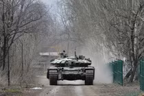 Chiến sự Ukraina: Giao chiến ác liệt trên đường phố Rubezhnoye, Lugansk