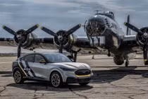 Ford lại làm Mustang với cảm hứng từ máy bay chiến đấu, nhưng lần này có điểm khác biệt lớn