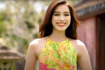 Hoa hậu Đỗ Thị Hà đưa hình ảnh "gây sốt" giới thiệu bản thân tại Miss World