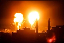 Không quân Israel không kích nhóm Hamas trên Dải Gaza