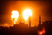 Không quân Israel không kích nhóm Hamas trên Dải Gaza