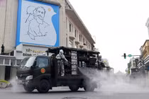 Đoàn xe đặc chủng phun khử khuẩn nhiều tuyến phố trung tâm Hà Nội