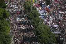 Hàng chục nghìn người Brazil tuần hành, yêu cầu luận tội tổng thống