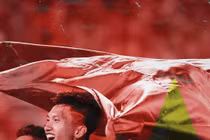 Đoàn Văn Hậu - từ tấm áo mưa ngăn nước tiểu tới châu Âu hoa lệ