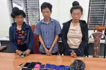 Các đối tượng và tang vật tại cơ quan công an. Ảnh: Công an tỉnh Sơn La.