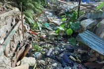 Mương thối hành dân giữa trung tâm Hà Nội 