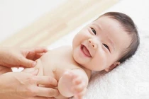 Chăm sóc trẻ sơ sinh trong thời tiết nóng bức 