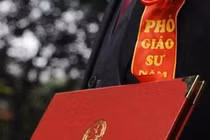 Tiếp tục lùi lịch xét công nhận giáo sư, phó giáo sư