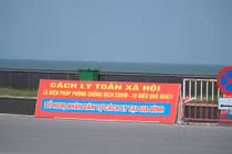 Biển Sầm Sơn vắng tanh vì công điện không đón khách ngoại tỉnh