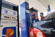 Giá xăng giảm xuống dưới 11.000 đồng/lít