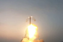 Chiến hạm tàng hình Ấn Độ phóng thử nghiệm thành công tên lửa hành trình siêu thanh BrahMos