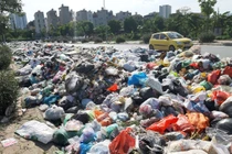Thanh Trì – Hà Nội: Cả nghìn khối rác “ngự” giữa khu dân cư
