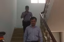 Vụ Nguyễn Hữu Linh dâm ô: Phiên xử tới Thẩm phán không được quyền trả hồ sơ