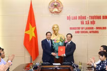 Bộ trưởng Đào Ngọc Dung trao Quyết định bổ nhiệm Tổng Cục trưởng Tổng cục Giáo dục nghề nghiệp