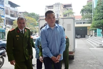 Xét xử phúc thẩm kẻ cầm đầu buôn lậu sừng tê giác