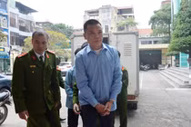 Xét xử phúc thẩm kẻ cầm đầu buôn lậu sừng tê giác